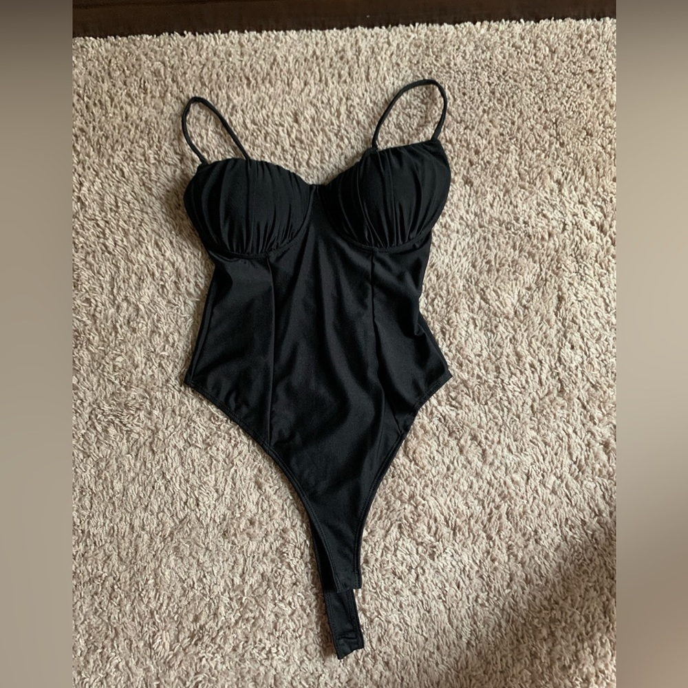 s - fashion nova - black sweetheart neckline bodysuit